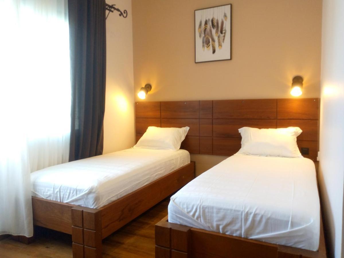 Soa Lia Hotel Miandrivazo Bagian luar foto